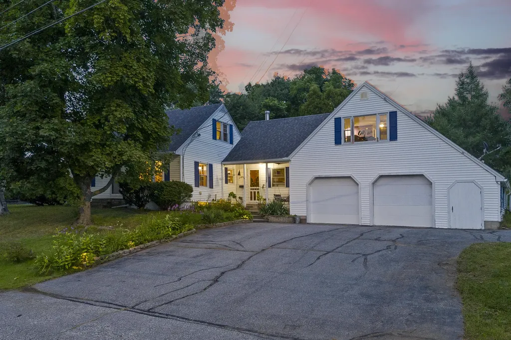 20 Sherwood Drive Auburn ME 04210