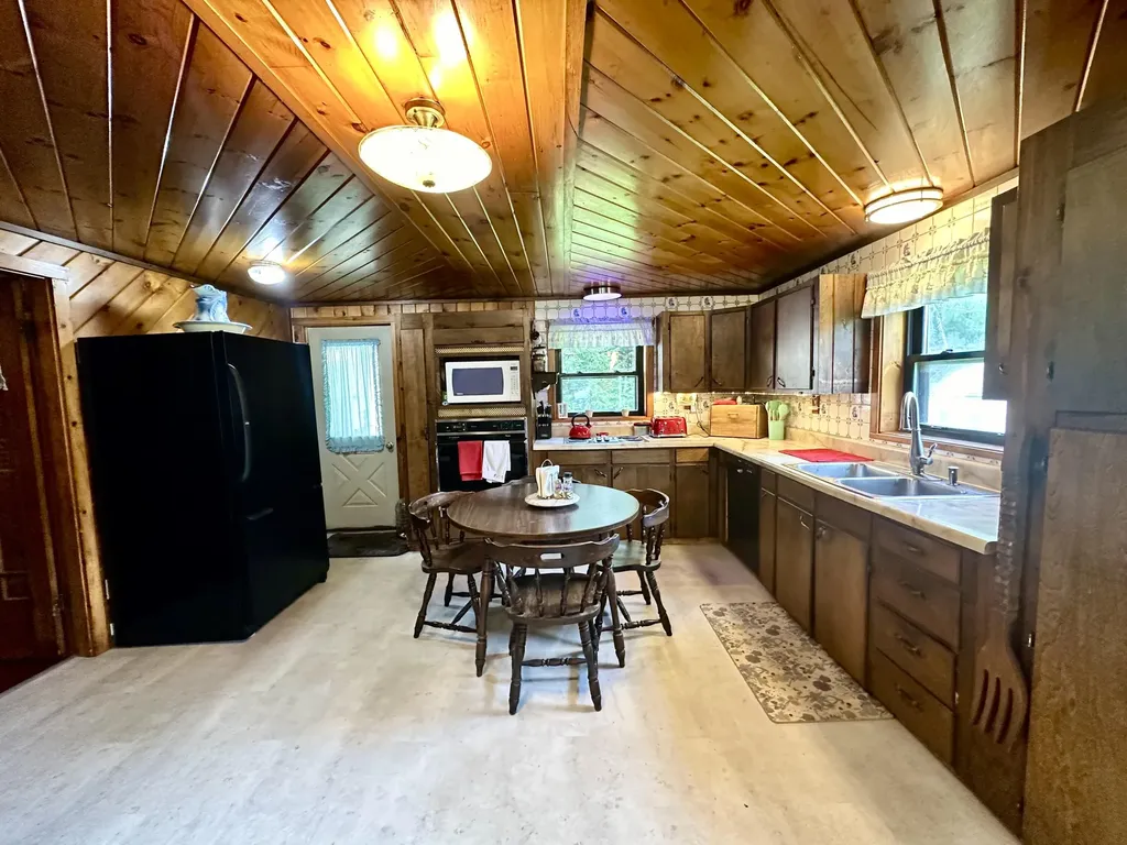 21 Pine Drive Sidney ME 04330