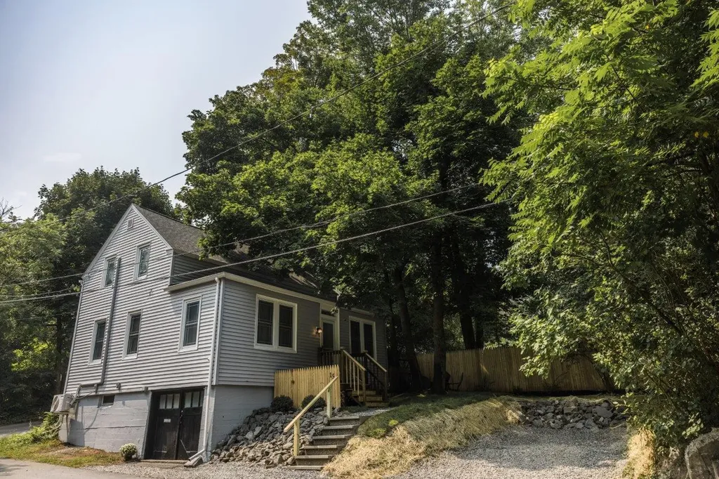 15 Highland Lane Bangor ME 04401