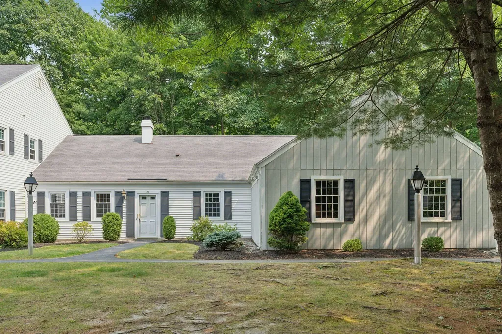 29 Colonial Village Falmouth ME 04105