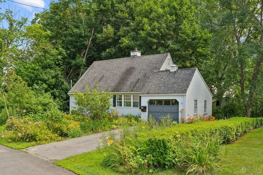 17 Brooklawn Avenue Augusta ME 04330