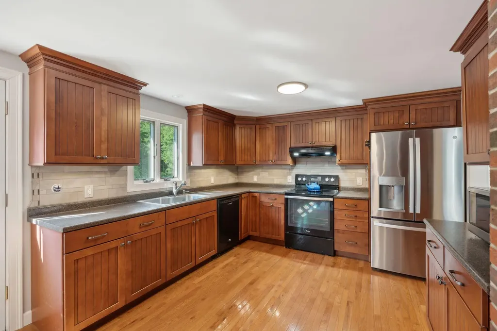 9 Penwood Circle Cape Elizabeth ME 04107