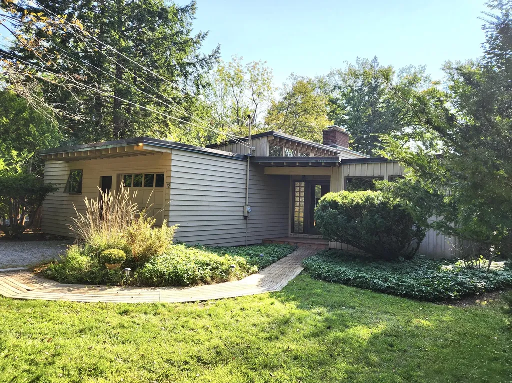 12 University Place Orono ME 04473