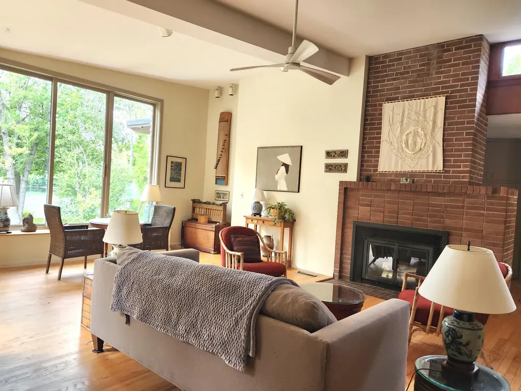 12 University Place Orono ME 04473
