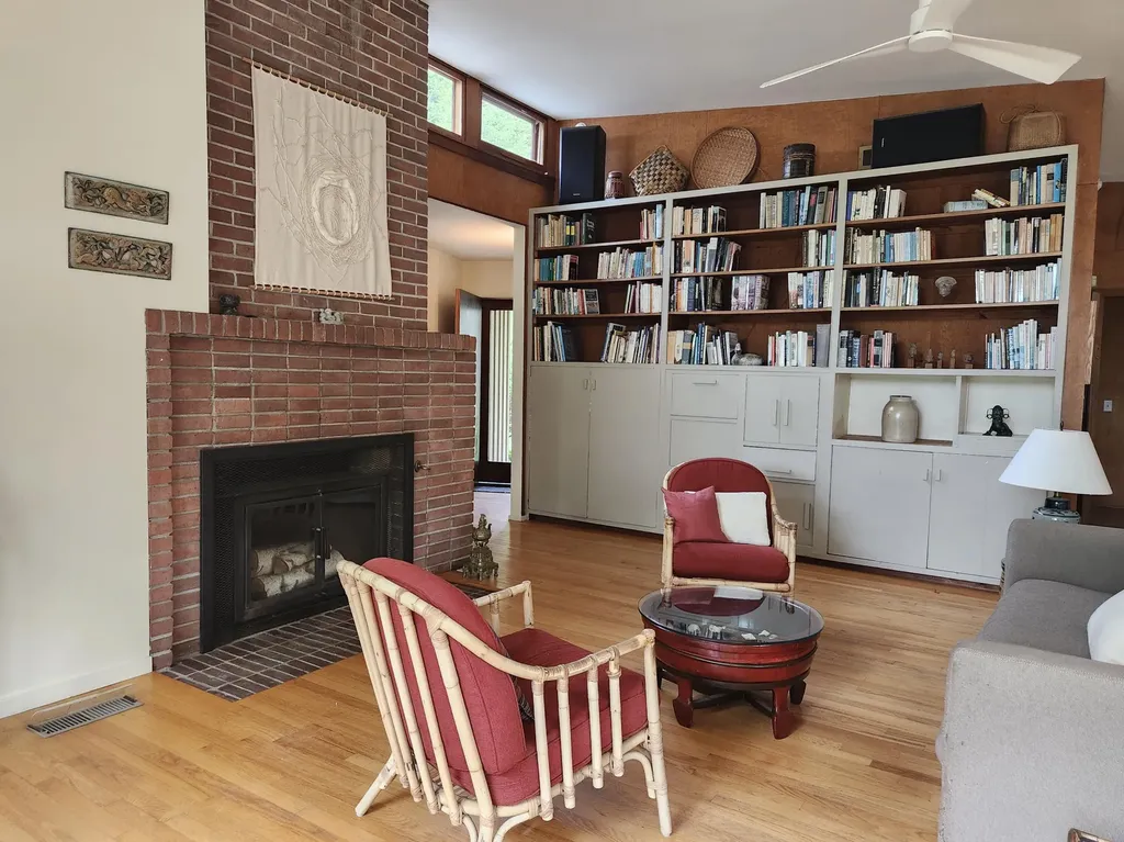 12 University Place Orono ME 04473