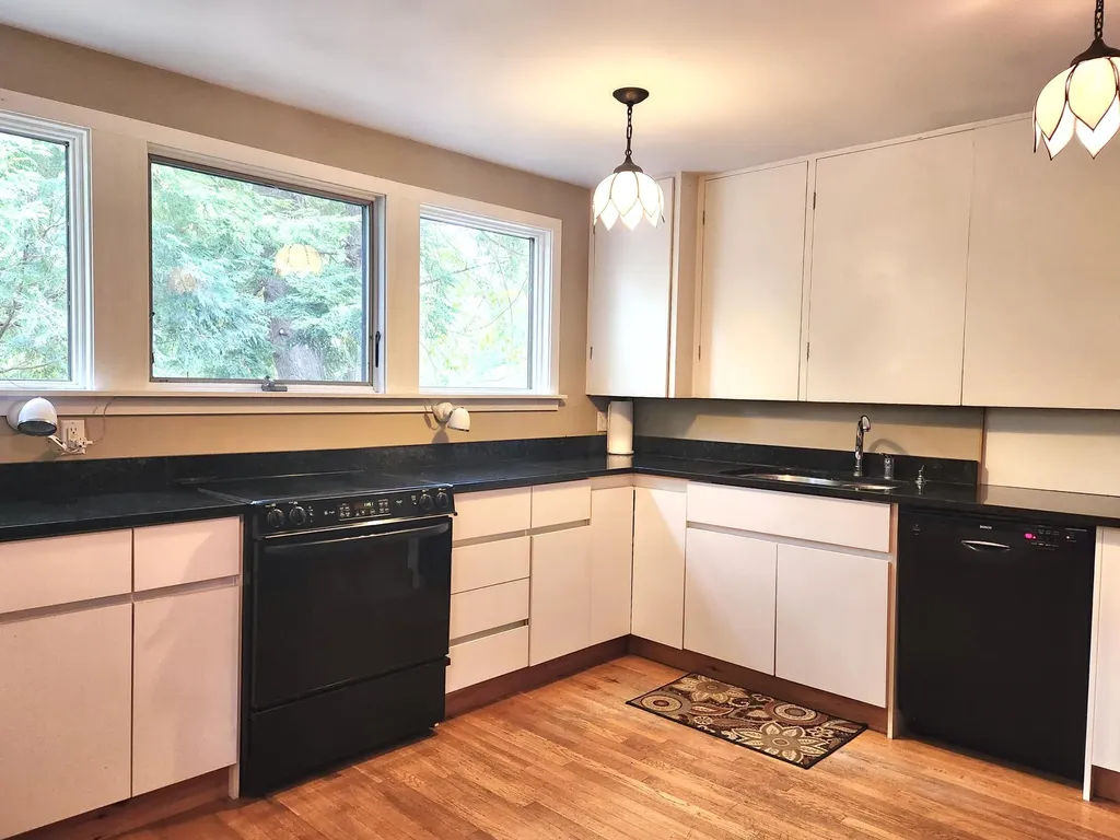 12 University Place Orono ME 04473