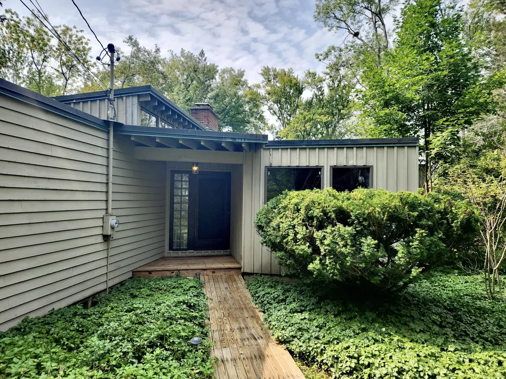 12 University Place Orono ME 04473