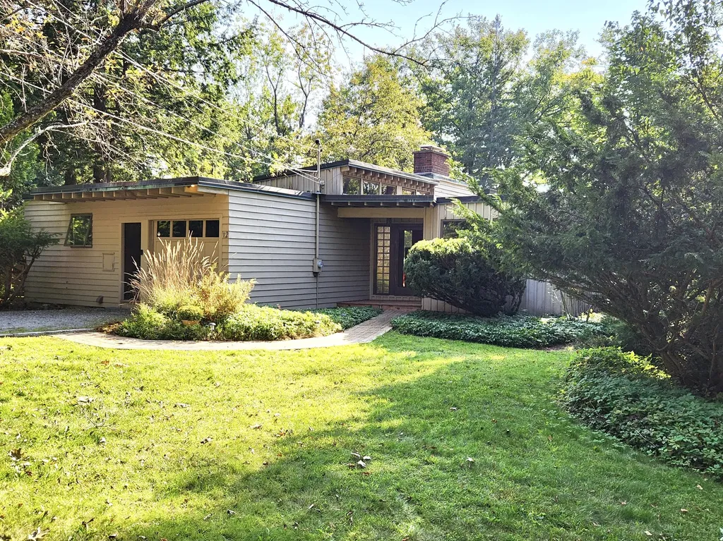 12 University Place Orono ME 04473
