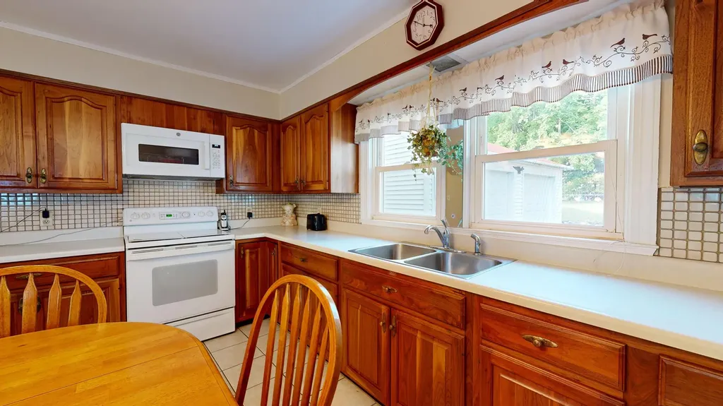 28 Newman Street Lewiston ME 04240