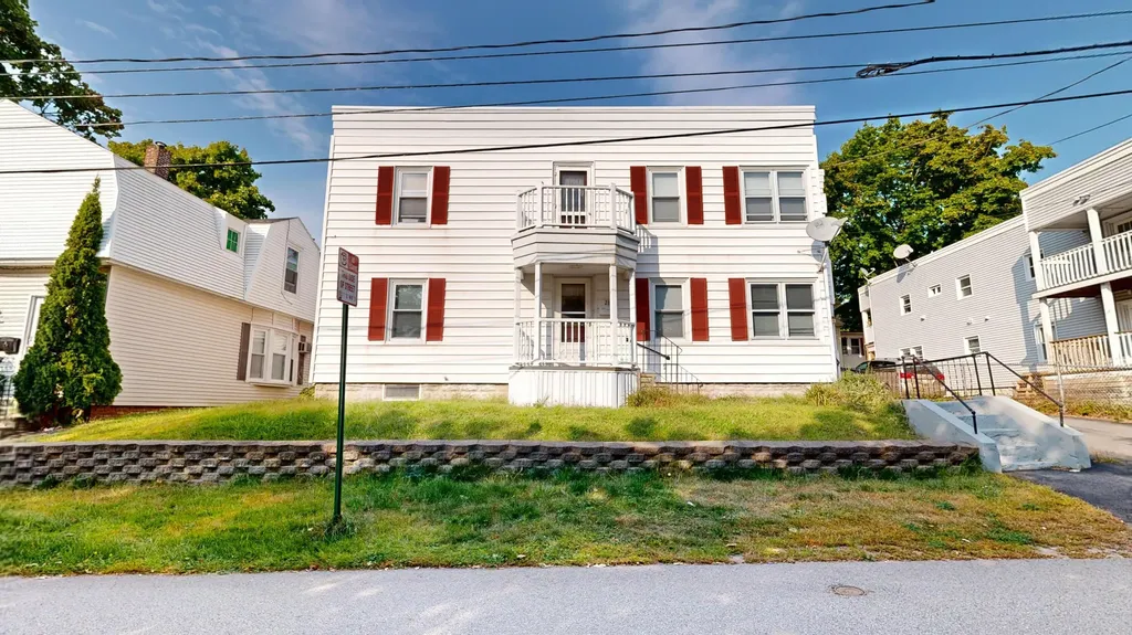 28 Newman Street Lewiston ME 04240