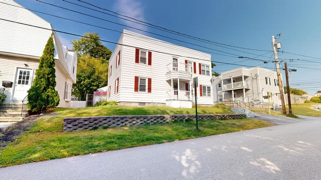 28 Newman Street Lewiston ME 04240
