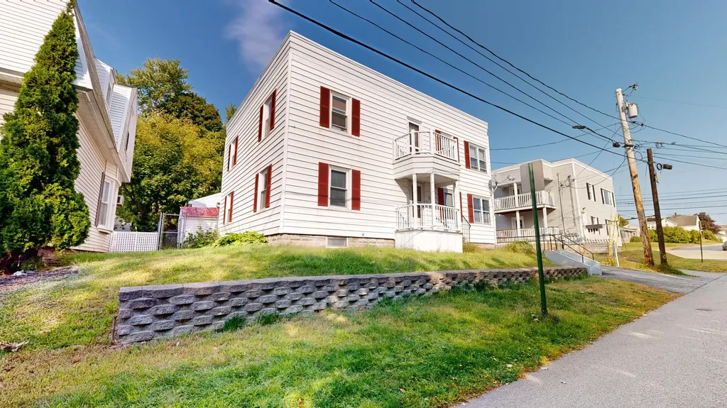 28 Newman Street Lewiston ME 04240