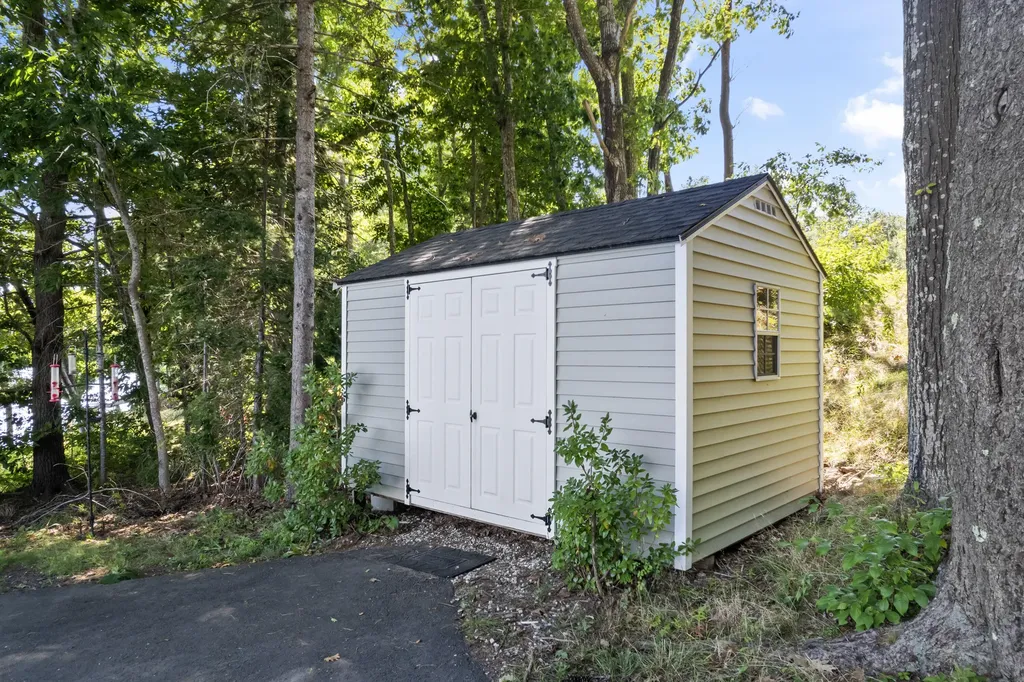 7 Chase Lane Brunswick ME 04011