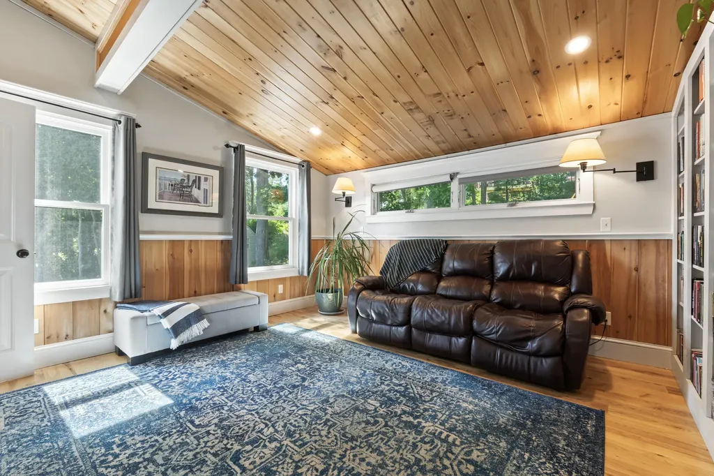 7 Chase Lane Brunswick ME 04011