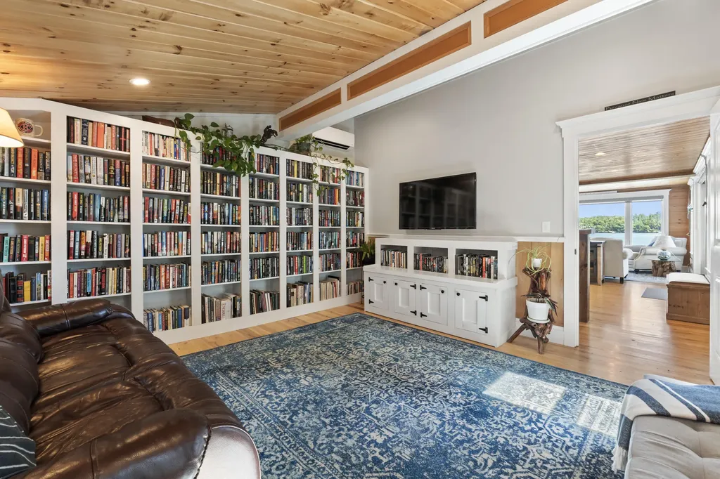 7 Chase Lane Brunswick ME 04011
