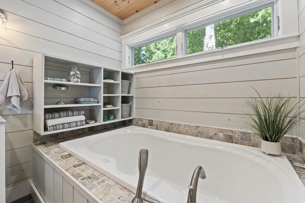 7 Chase Lane Brunswick ME 04011