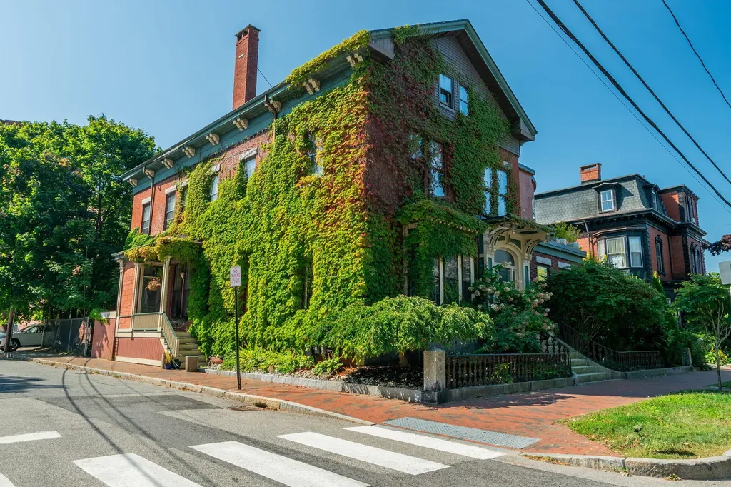 10 Deering Street Portland ME 04101