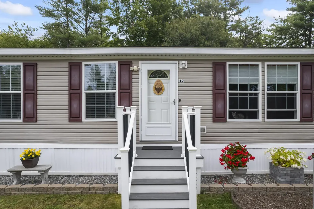 17 Harmony Hill Road Topsham ME 04086