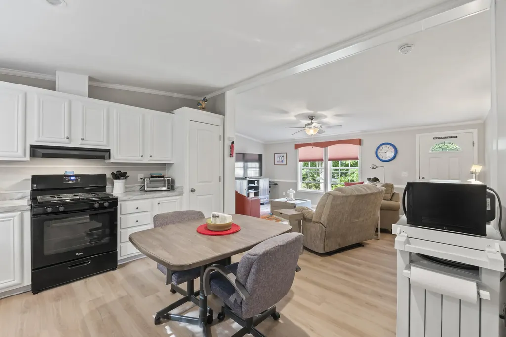 17 Harmony Hill Road Topsham ME 04086