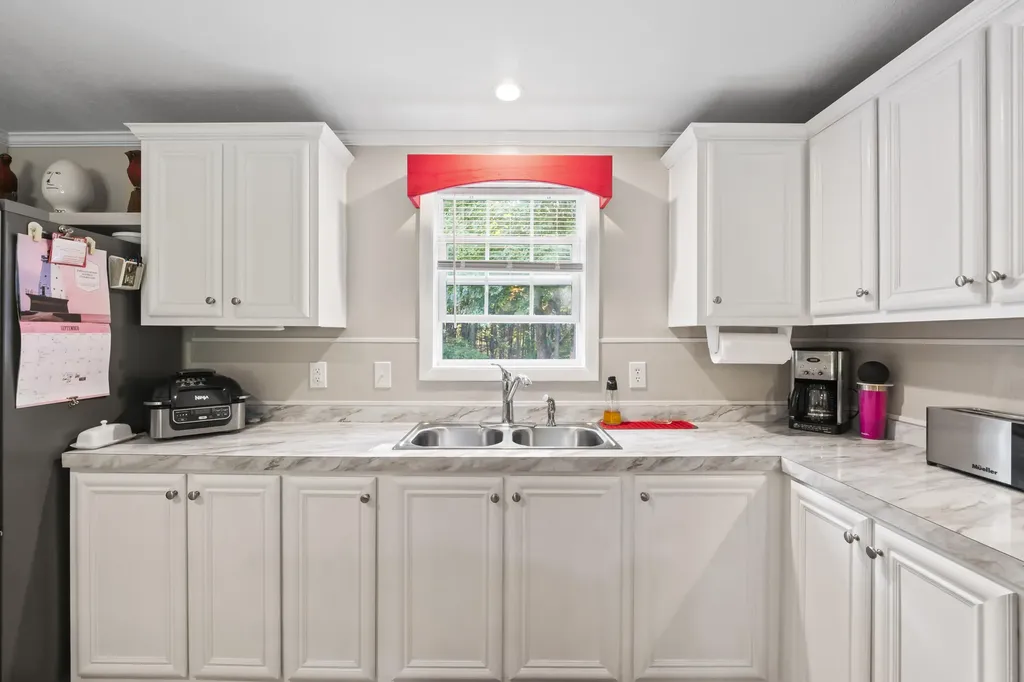 17 Harmony Hill Road Topsham ME 04086