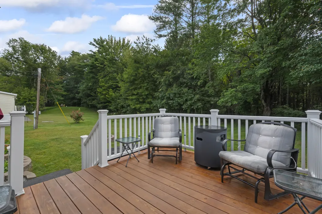 17 Harmony Hill Road Topsham ME 04086