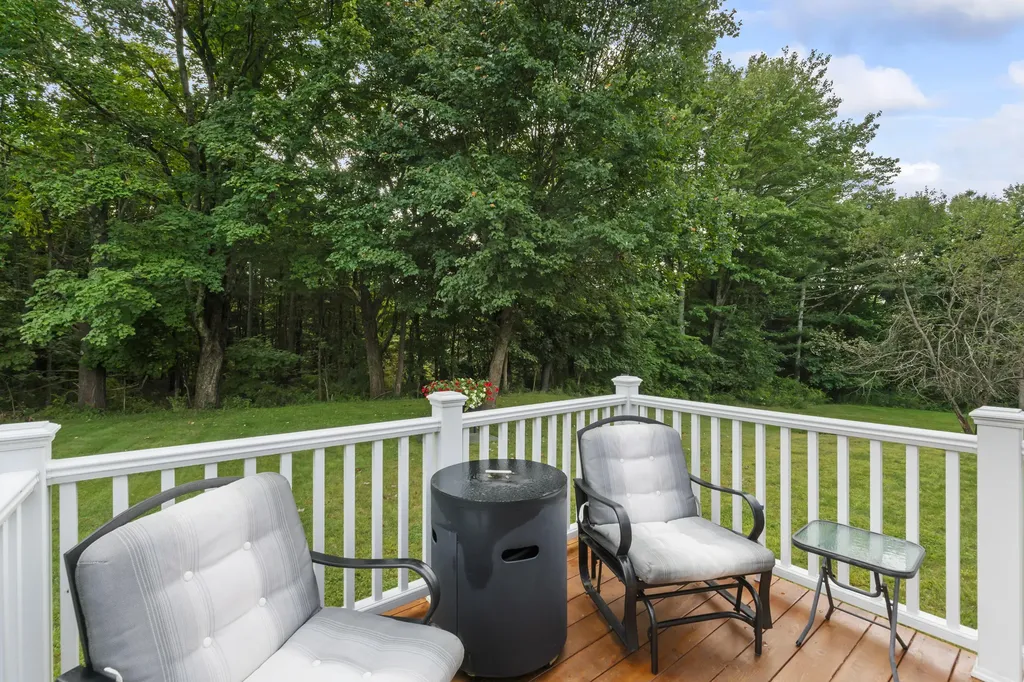 17 Harmony Hill Road Topsham ME 04086