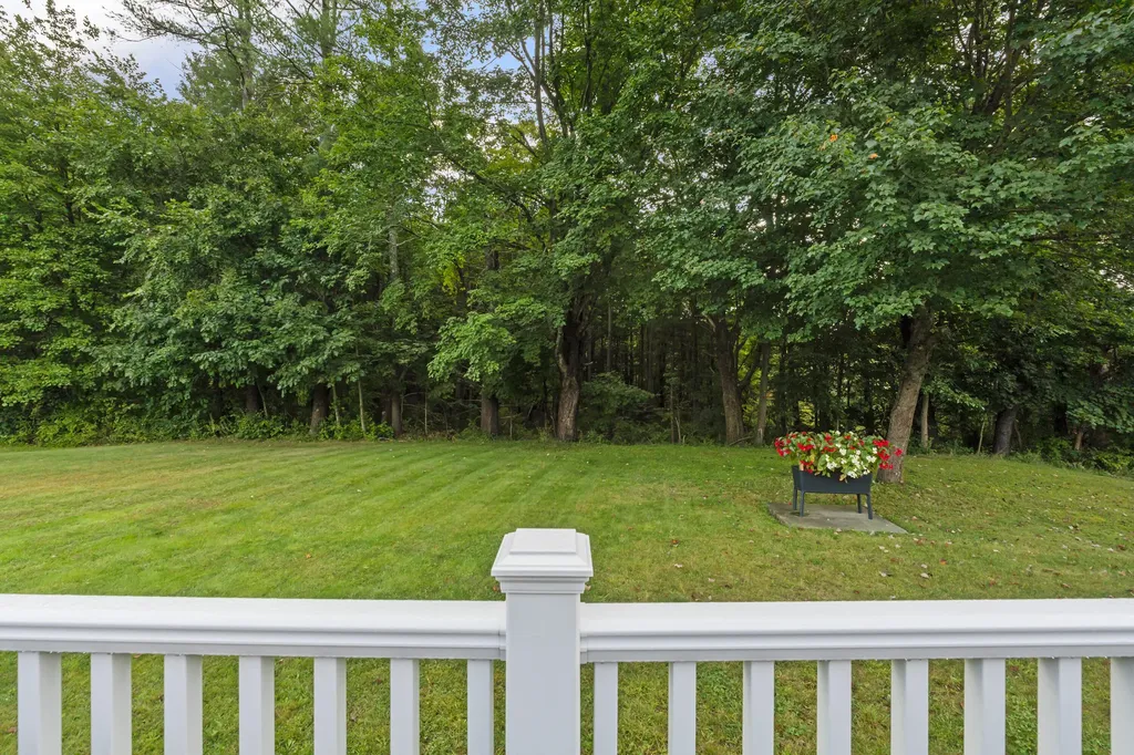 17 Harmony Hill Road Topsham ME 04086