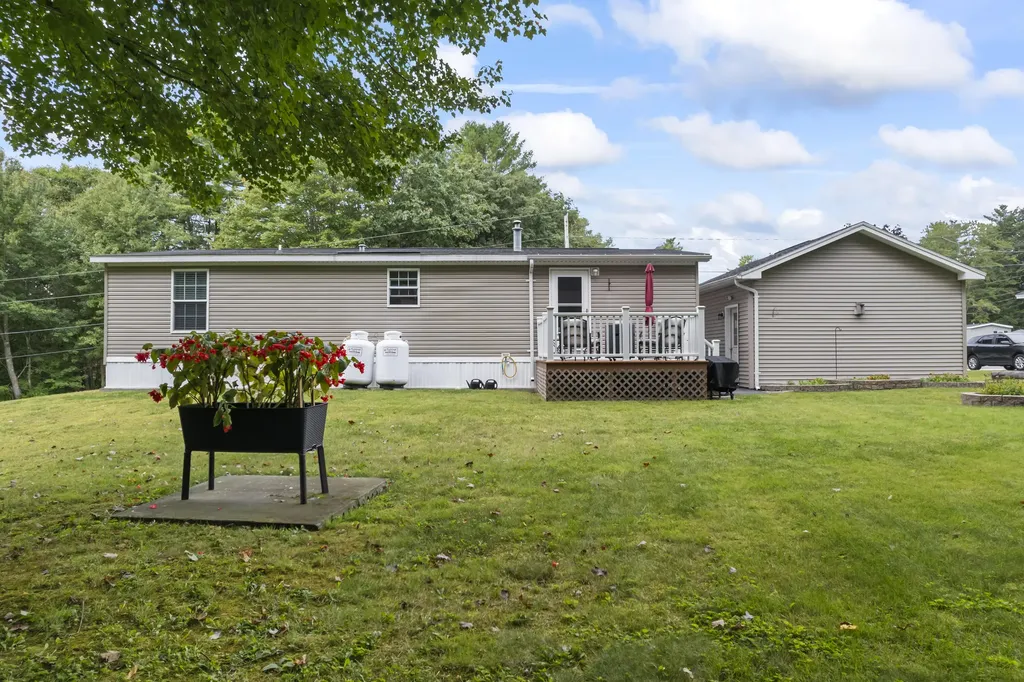 17 Harmony Hill Road Topsham ME 04086