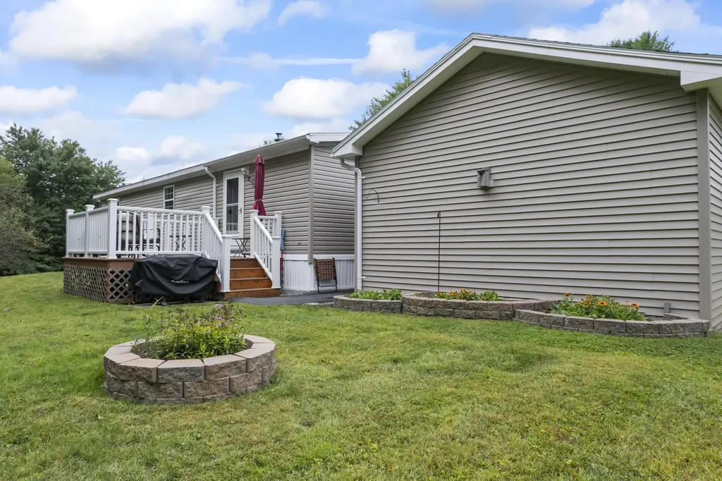 17 Harmony Hill Road Topsham ME 04086