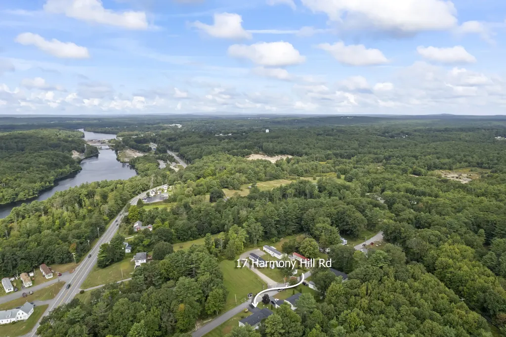 17 Harmony Hill Road Topsham ME 04086
