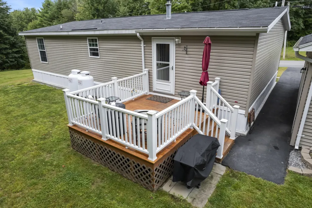17 Harmony Hill Road Topsham ME 04086