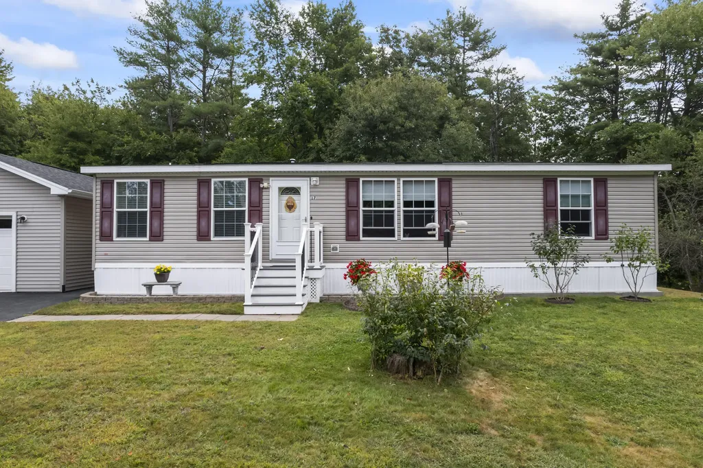 17 Harmony Hill Road Topsham ME 04086