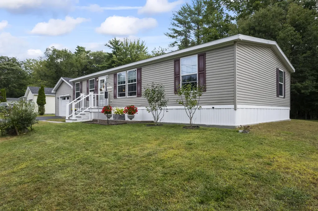 17 Harmony Hill Road Topsham ME 04086