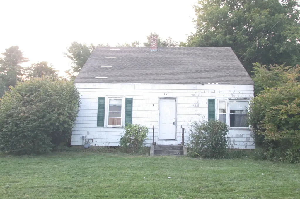 153 Poland Road Auburn ME 04210