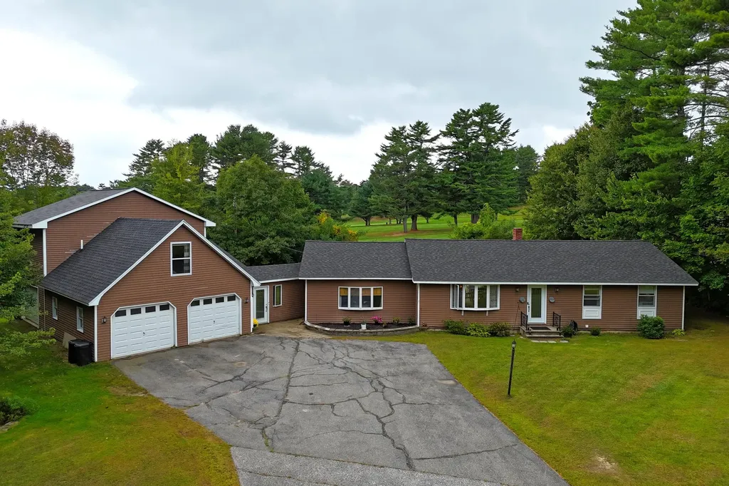 22 Country Club Road Manchester ME 04351