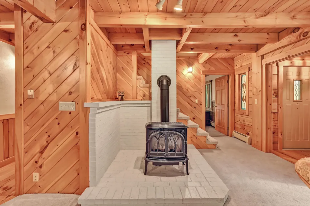 195 Old Quarry Road Farmington ME 04938
