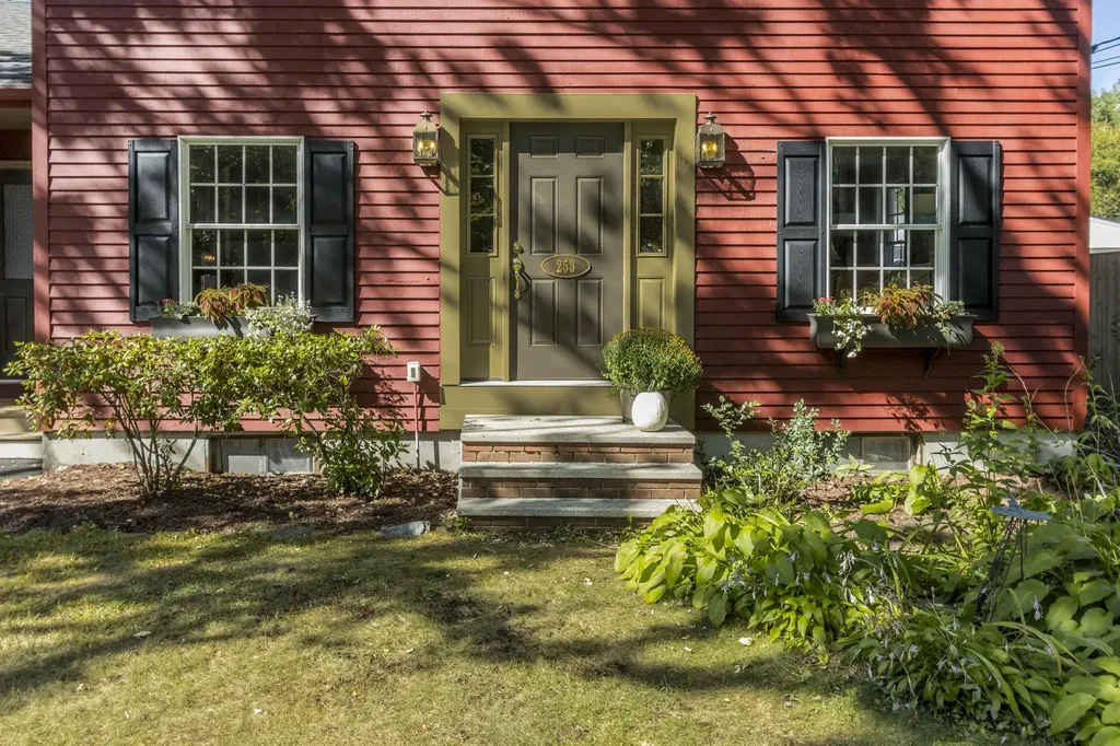 253 Black Point Road Scarborough ME 04074