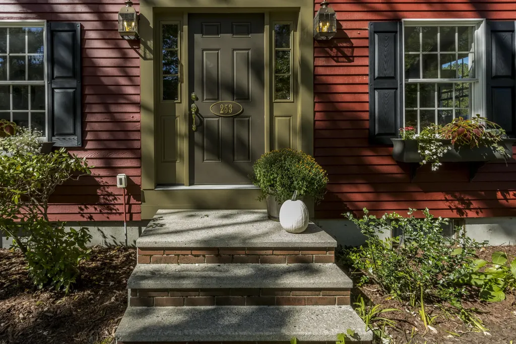 253 Black Point Road Scarborough ME 04074