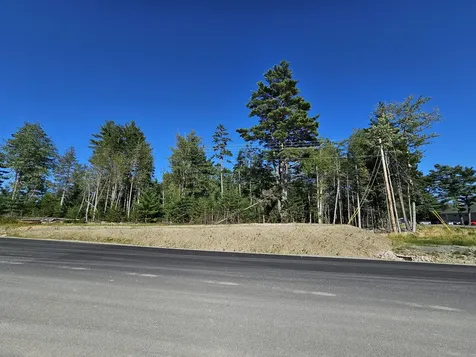 576 Us Highway 1 Hancock ME 04640