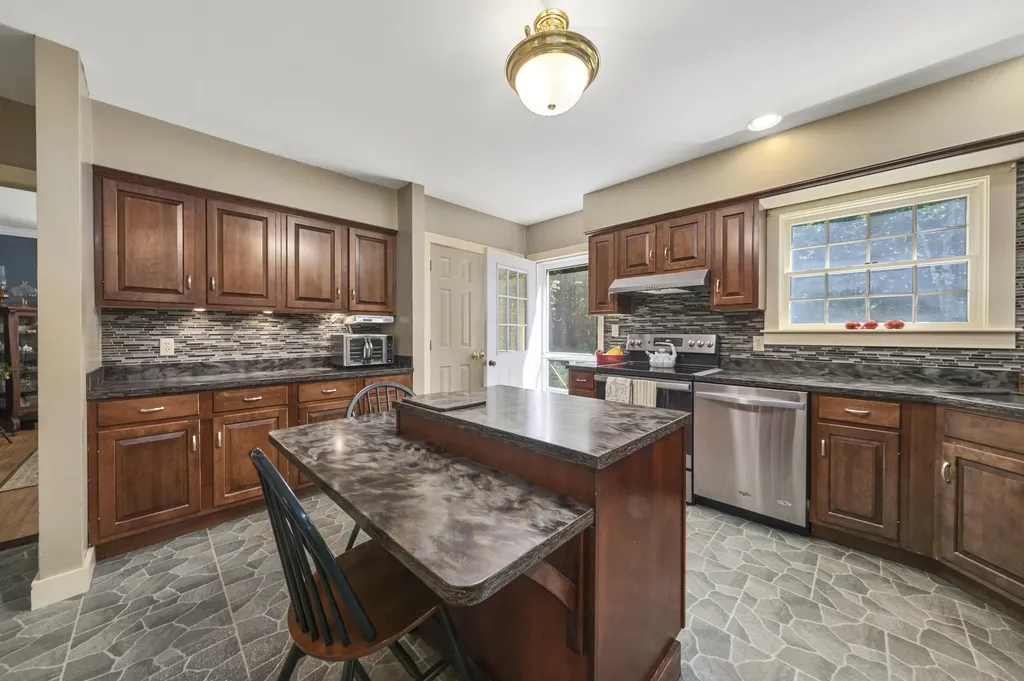 27 Pleasant Ridge Drive Camden ME 04843