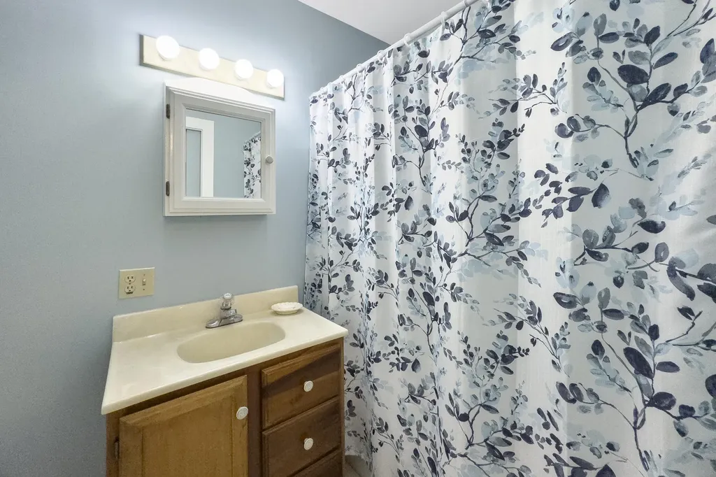 27 Pleasant Ridge Drive Camden ME 04843