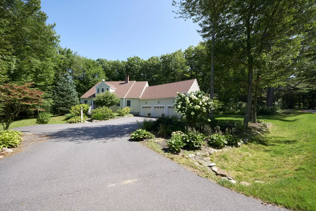 27 Pleasant Ridge Drive Camden ME 04843