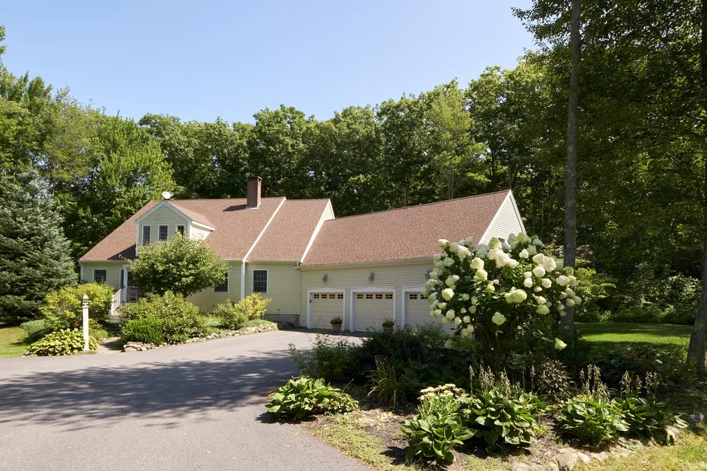27 Pleasant Ridge Drive Camden ME 04843