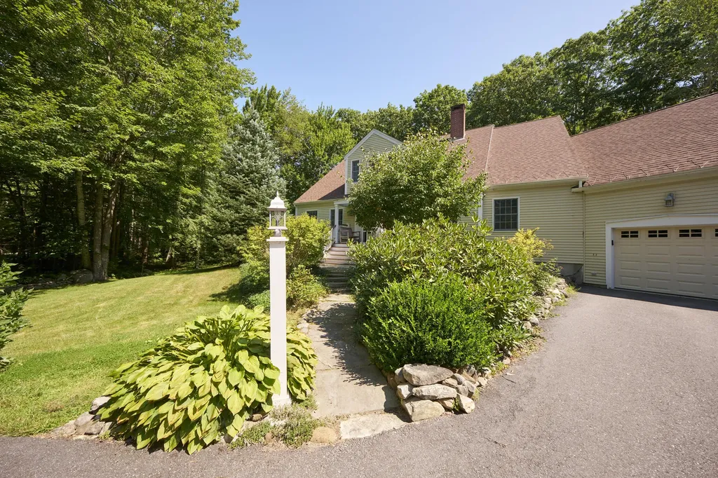 27 Pleasant Ridge Drive Camden ME 04843