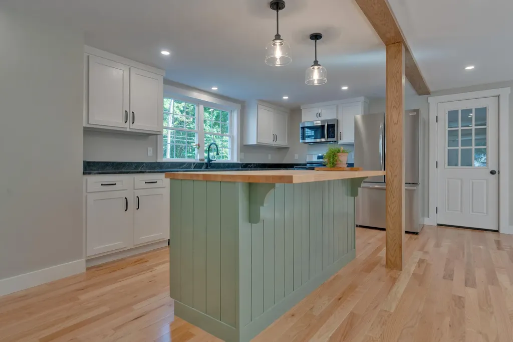 13 Governor Hill Road Eliot ME 03903