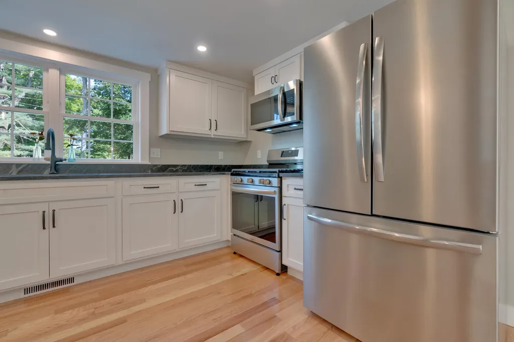 13 Governor Hill Road Eliot ME 03903