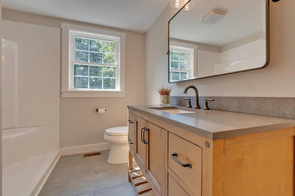 13 Governor Hill Road Eliot ME 03903