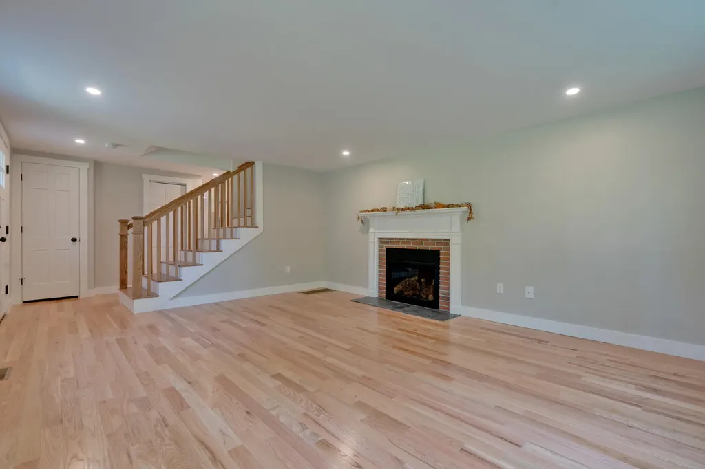 13 Governor Hill Road Eliot ME 03903