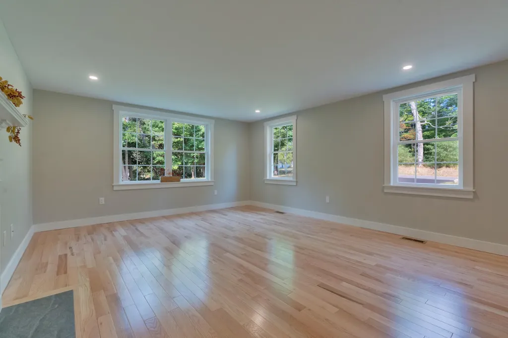 13 Governor Hill Road Eliot ME 03903