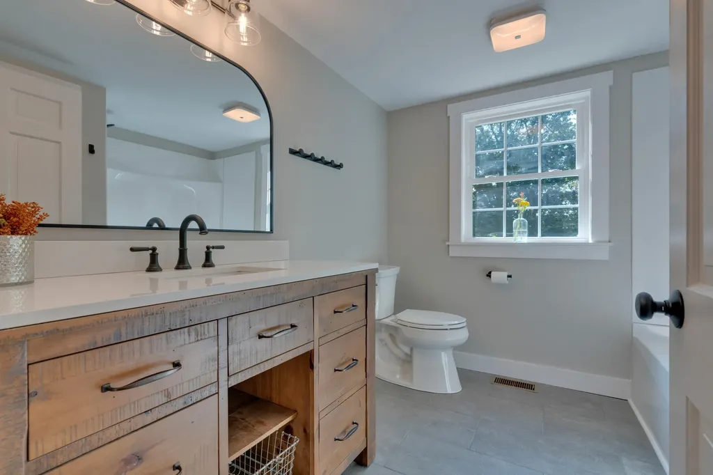 13 Governor Hill Road Eliot ME 03903